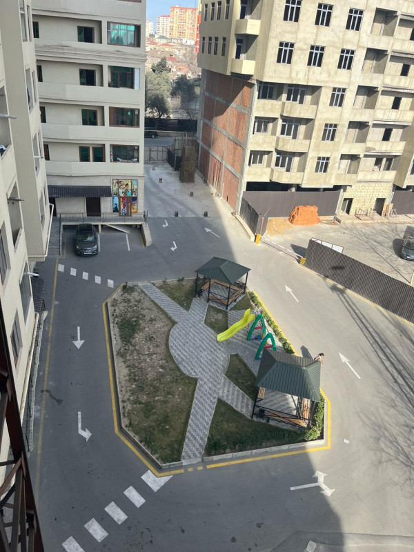 menzil satilir Nizami rayoni Qara Qarayev metrosunun yanında 2 otaqlı