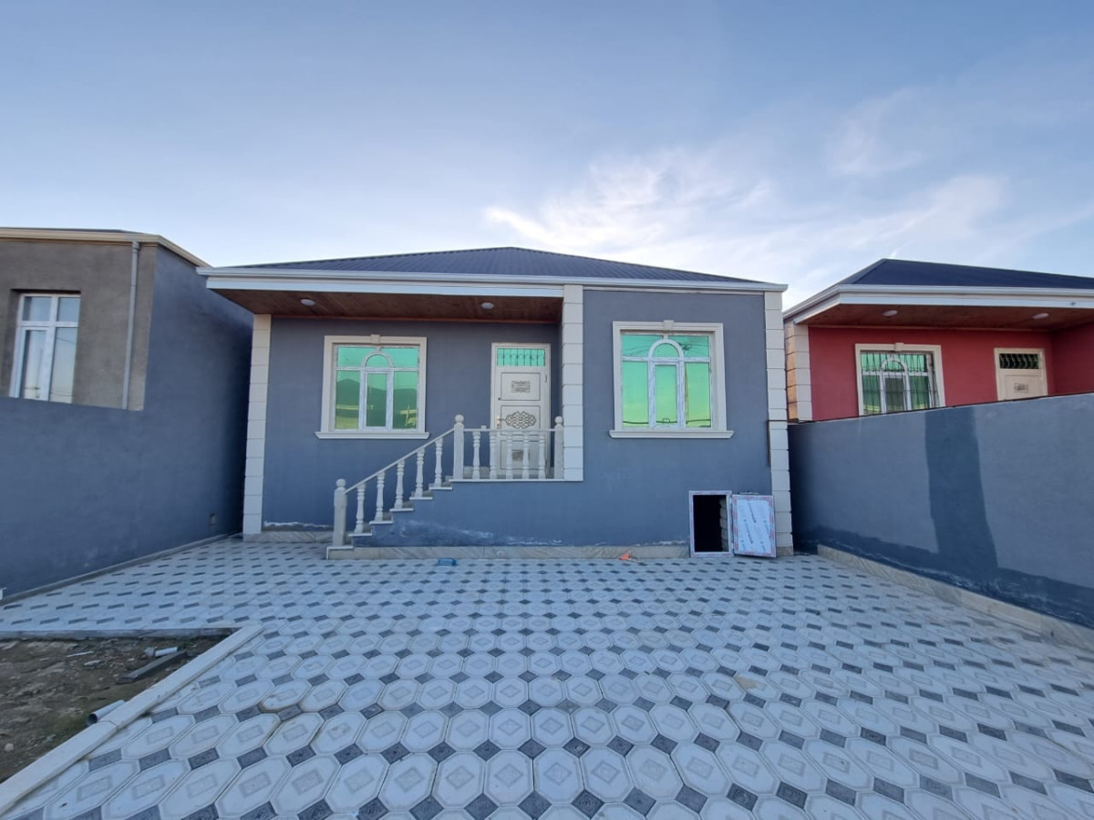 Zabrat1 də həyət evi satılır Zabrat1 qəsəbəsində, Araz market yaxınlığında, 118B N-li