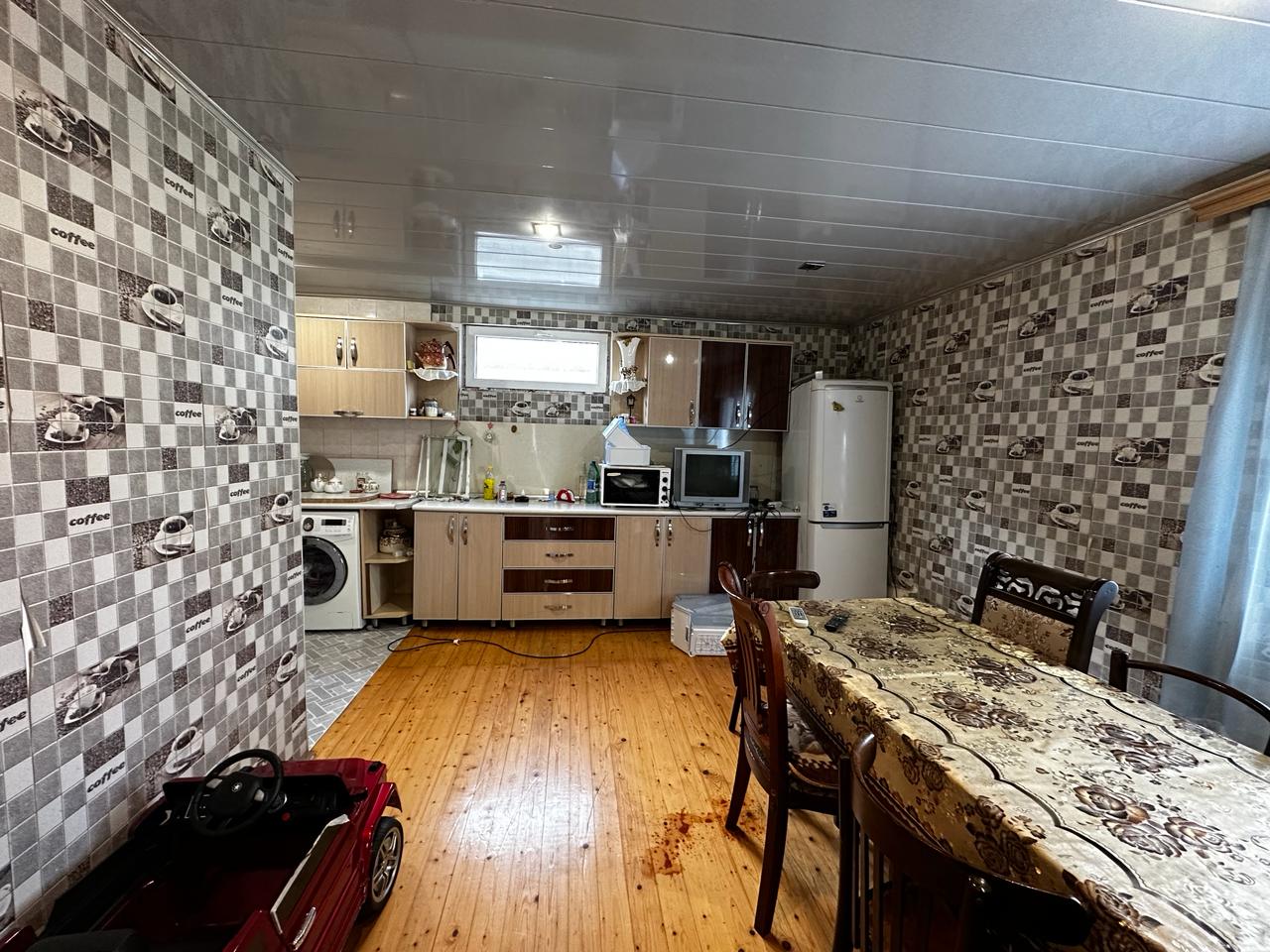 Ramana gülçülük 15 sotda 110 kvm.3 otaqli ev satilir.Ev 22