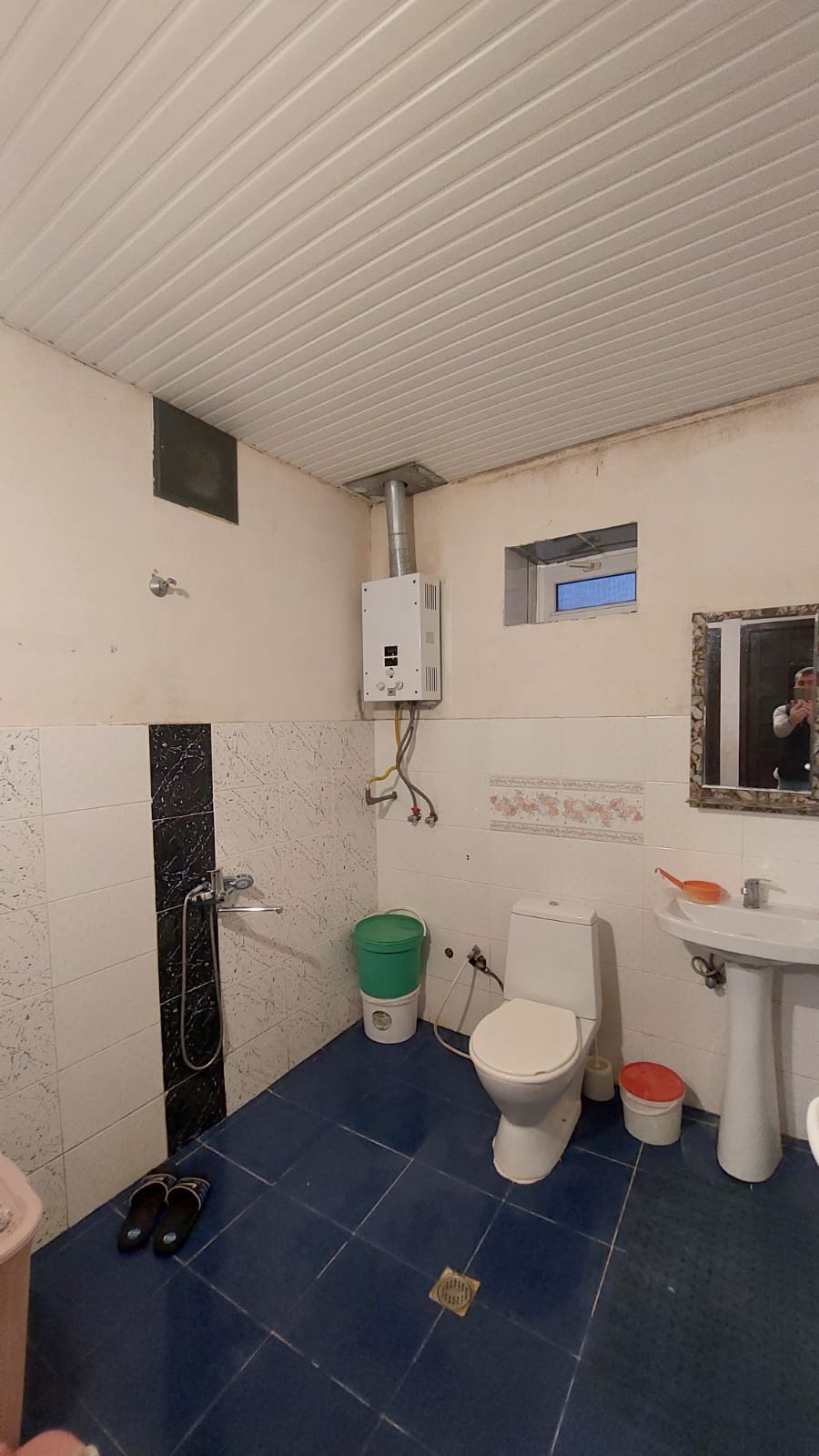 Hövsan həyət evi Hovsan Levenginin Qusculug Yolnun Usdunde 212 Nomreli
