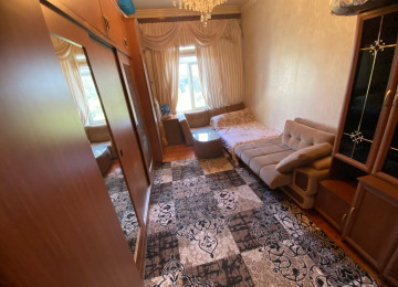 Şəhərin mərkəzində 28 may metrosu (LC Waikiki) ilə üz bə üz