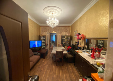 Şəhərin mərkəzində 28 may metrosu (LC Waikiki) ilə üz bə üz