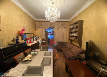 Şəhərin mərkəzində 28 may metrosu (LC Waikiki) ilə üz bə üz