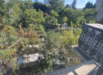 Şəhərin mərkəzində 28 may metrosu (LC Waikiki) ilə üz bə üz