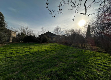 Ramana gülçülük 15 sotda 110 kvm.3 otaqli ev satilir.Ev 22