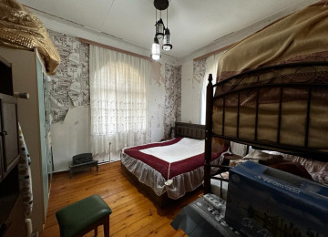 Ramana gülçülük 15 sotda 110 kvm.3 otaqli ev satilir.Ev 22