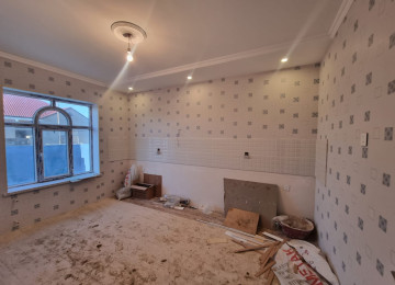 Zabrat1 qəsəbəsində, avtobus dayanacağına, məktəbə yaxın