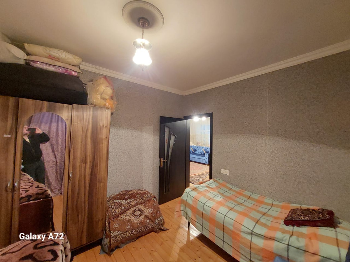 Hövsan həyət evi Hovsan Levenginin Qusculuq Yolnun Usdunde Oba Marketin 212