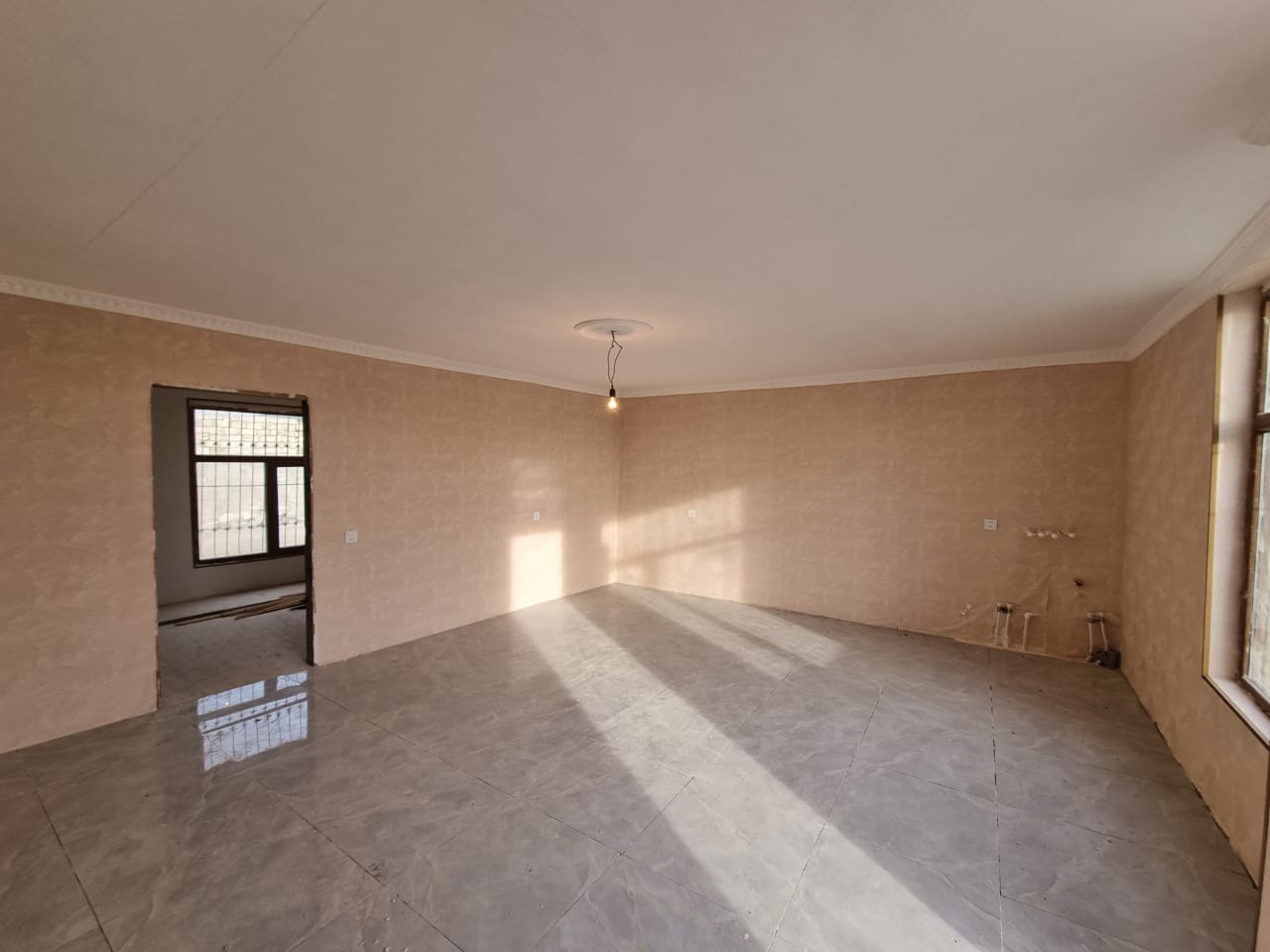 Ramani qes.marsrutdan 500 metr arali 2 sotda 3 otaqli ev