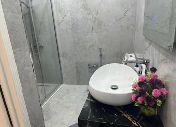 Tibb Universitetinin yanında 3 otaqlı 106 kv yüksək təmirli