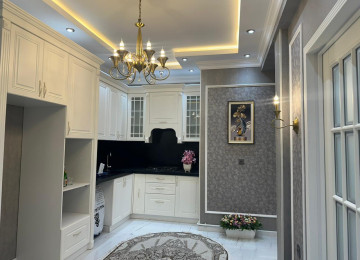 Tibb Universitetinin yanında 3 otaqlı 106 kv yüksək təmirli