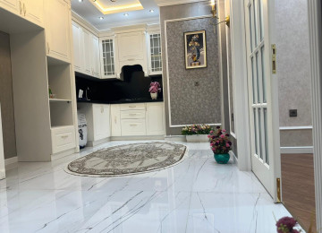 Tibb Universitetinin yanında 3 otaqlı 106 kv yüksək təmirli