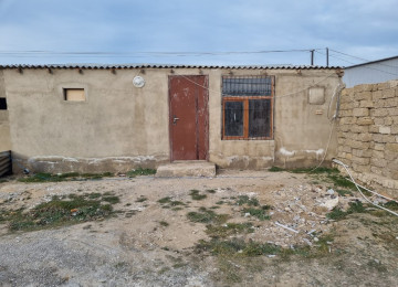 Ramana qesebesinde 2sotda ev satılır.Marşurut yolundan 500