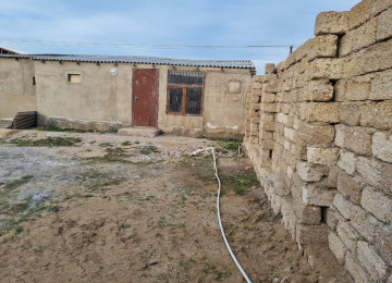 Ramana qesebesinde 2sotda ev satılır.Marşurut yolundan 500