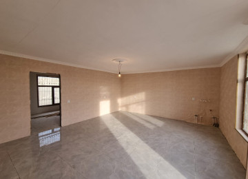 Ramana qesebesinde 2sotda ev satılır.Marşurut yolundan 500