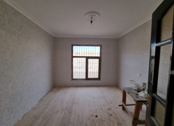 Ramana qesebesinde 2sotda ev satılır.Marşurut yolundan 500