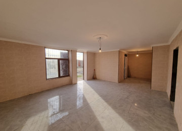 Ramani qes.marsrutdan 500 metr arali 2 sotda 3 otaqli ev