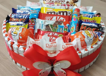 Kinder sokolad buketleri sifarisle hazirlanir.İstenilen