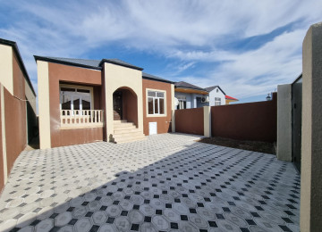 Savalan qesebesinde merkez yerde mekteb,marşurut yolunda