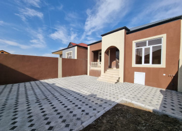 Savalan qesebesinde merkez yerde mekteb,marşurut yolunda