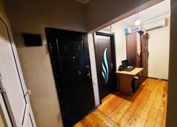 Qara Qarayev metrosu . Ruslan marketin yanı . 2 otaqlı