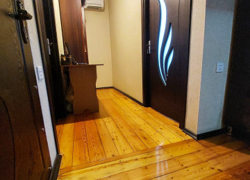 Qara Qarayev metrosu . Ruslan marketin yanı . 2 otaqlı