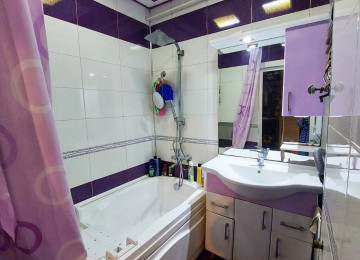 Qara Qarayev metrosu . Ruslan marketin yanı . 2 otaqlı