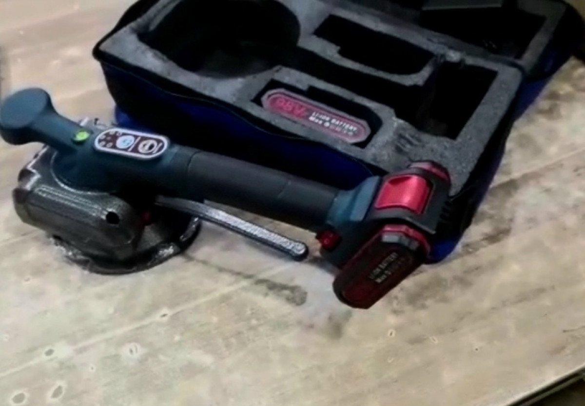 Kafel Vibratoru Zaryatka ilə işləyən kafel vibratorudur. 98 watt