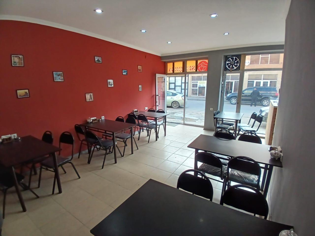 Kafe stol stul Təzə 6 dəst stol 4 stulla birgə 400 azn satılır. Ünvan