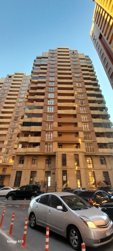 menzil satilir Bakida cox əlverişli yerdə Şamaxinkada 20 yanvar metrosu