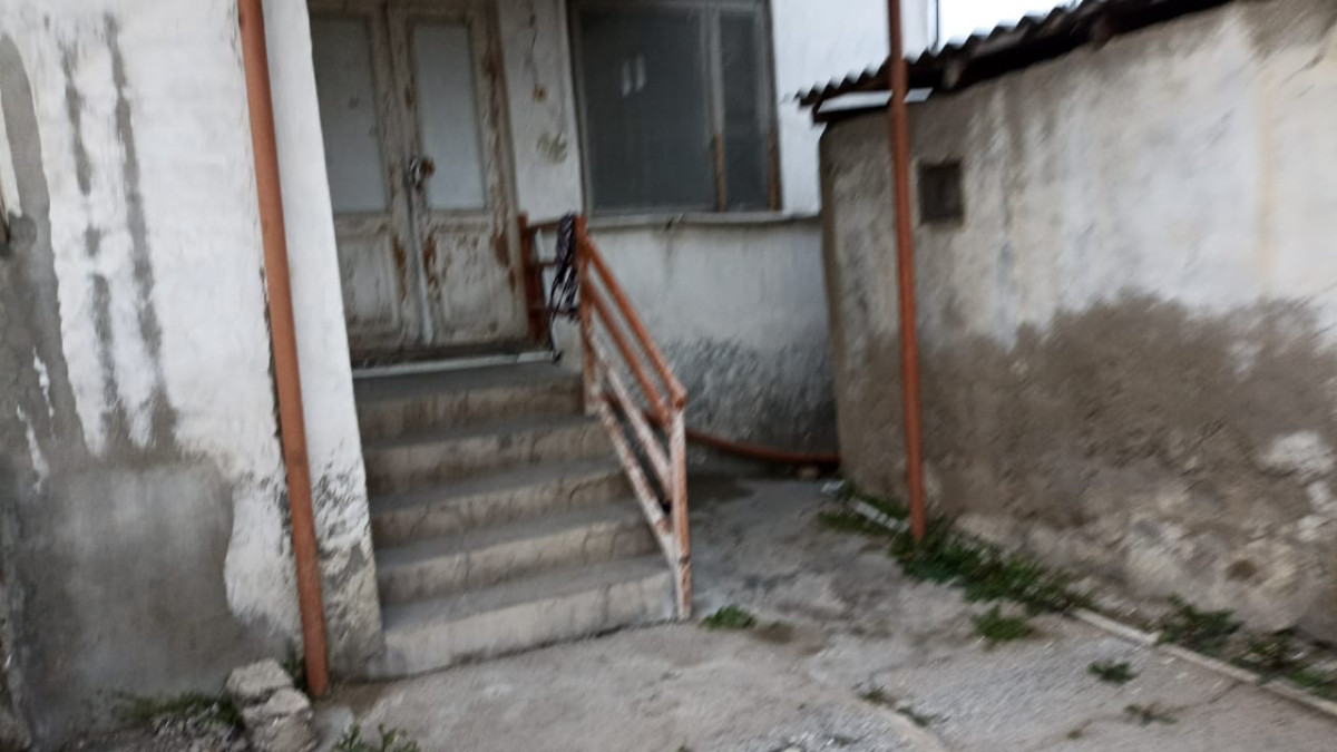 15 sot torpaq BAKI EMLAK HOUSE sirketi terefinden Buzovna qes 206 nomreli