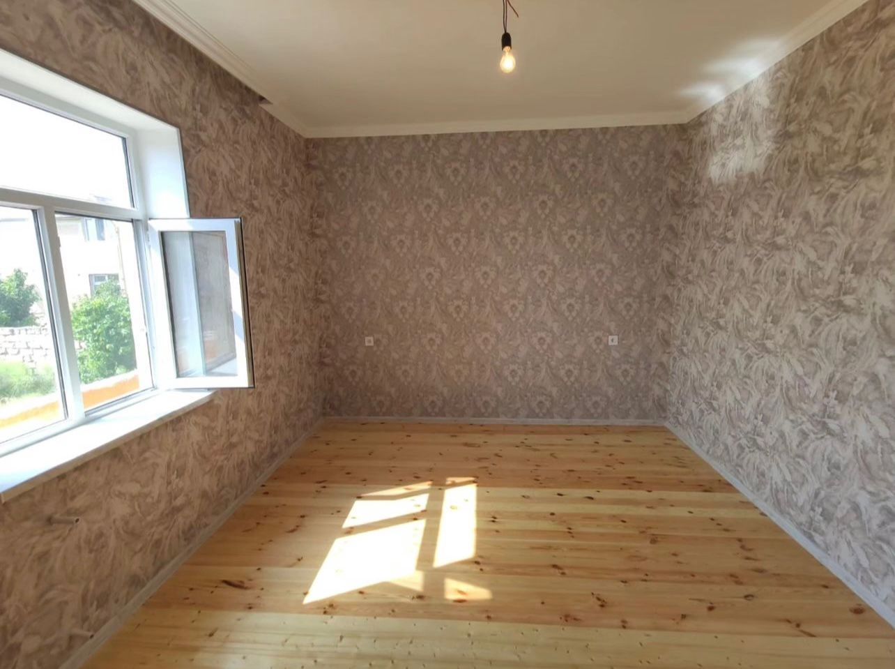 Masazırda Laçın mektebin arxasinda 2 sotun içerisinde 90