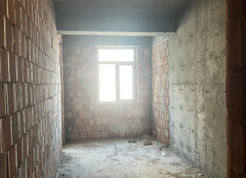 Binanın heyetinde bağça park müxtelif iaişe obyektleri var