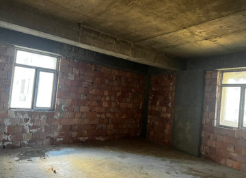 Binanın heyetinde bağça park müxtelif iaişe obyektleri var