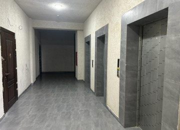 Baku City Residens. Tam çıxarışlı binadır. Yaşayış var.