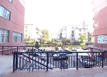 H.Eliyev kucesi, Kimya seherciyinde (Ximqorodok) yerlesen