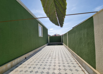 Savalanda esas yoldan lap az mesafede,mekteb,marşurut