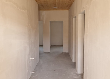 Zabrat qesebesinde əsas yoldan lap az mesafede,71 saylı