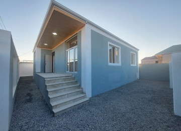 Bine Qesebesi Mexmere Cay Evinin Yaxinligi.Asfalt Yolda