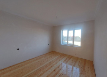 Bine Qesebesi Mexmere Cay Evinin Yaxinligi.Asfalt Yolda