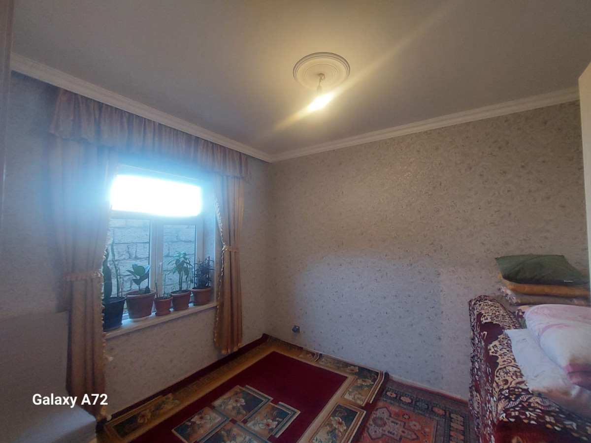 Binə həyət evi Xezer Rayonu Bine Qesebesi Ulvu Ticaret Merkeznin Mexmeri