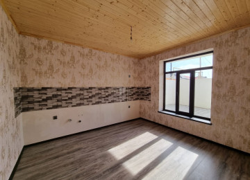 Savalan qesebesinde esas şəhər yoluna yaxin yerde,marşuruta