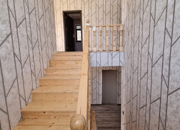 Savalan qesebesinde esas şəhər yoluna yaxin yerde,marşuruta