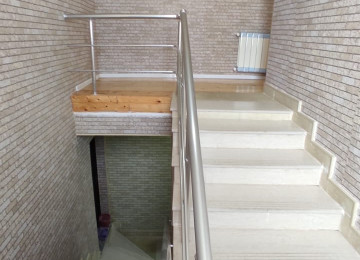 Zabrat 2də iki mərtəbəli 3 otaqlı həyət evi. Lahiyə: -