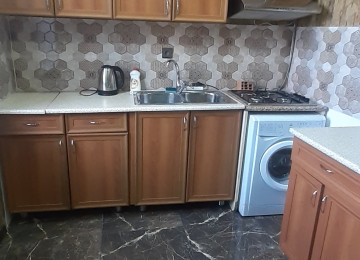 Yeni temirden cixmis menzildir.Stalinka layiheli. su qaz