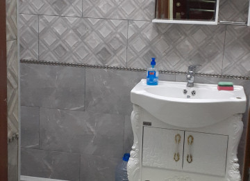 Yeni temirden cixmis menzildir.Stalinka layiheli. su qaz