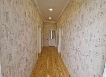 Abşeron r. Saray qəsəbəsində Alimlər binasının yanında