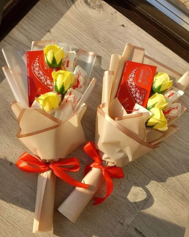 8 mart buketleri Mektebliler,aile uzvleri,is kollektivi ucun mini buketler