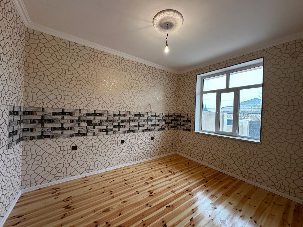 Zabrat qes.118A yolu 2,5 sotda 120 kvm.4 otaqli