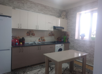 Sayğaclar quraşdırılıb internet çornu polu balkonu var su